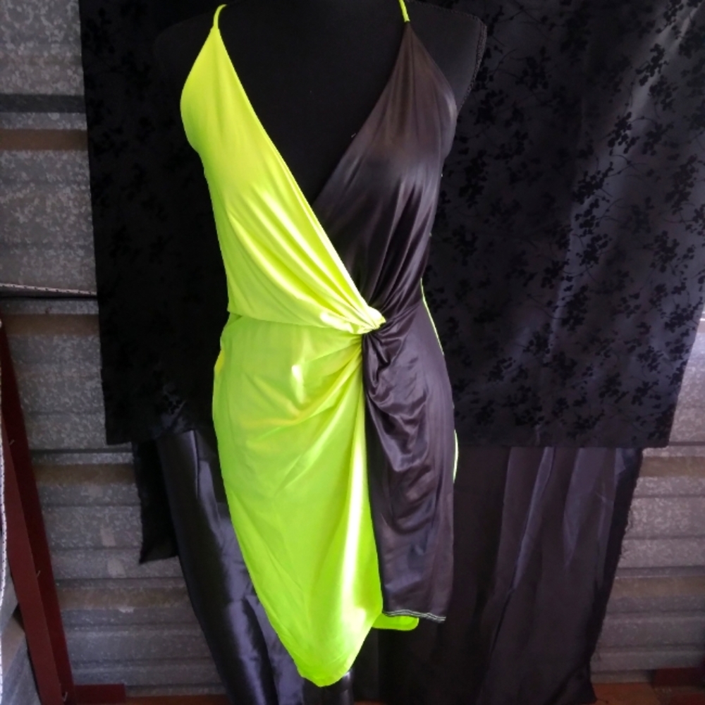 DRESS